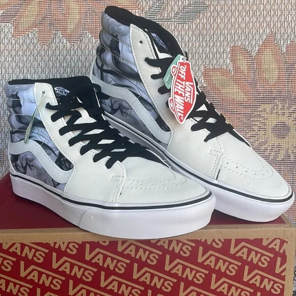 Vans WMNS Comfycush Sk8-Hi
After Dark White/Black
VN0AZTNOYB2
Sneakers - Picture 6 of 16